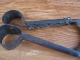 Sheep shears leather grip